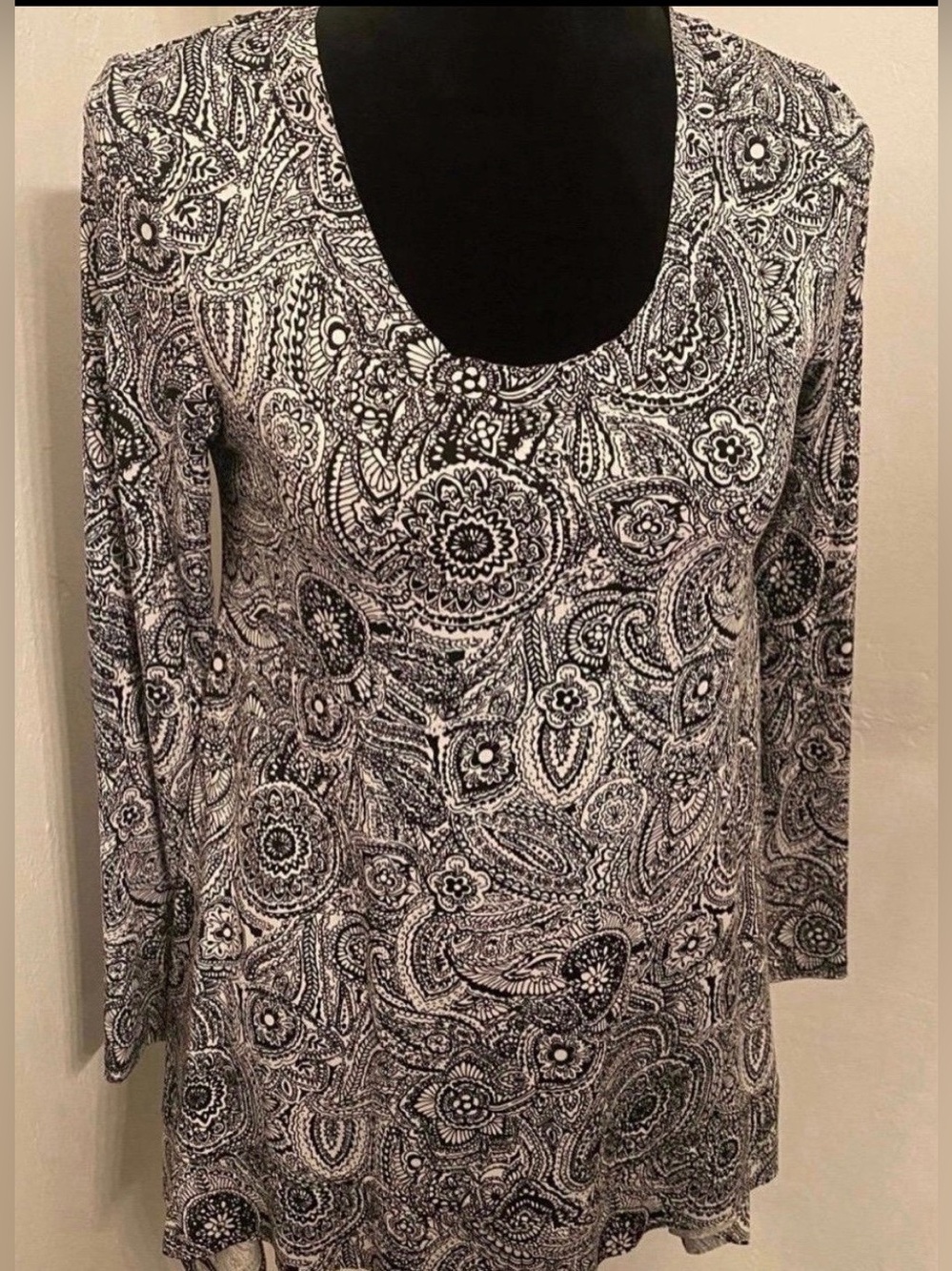Women’s Long Sleeve Black & White Paisley Scoop Neck Top (Size S)